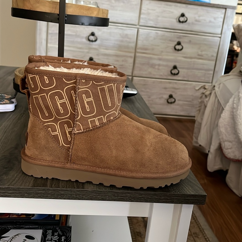 UGG Chestnut Logo Boots